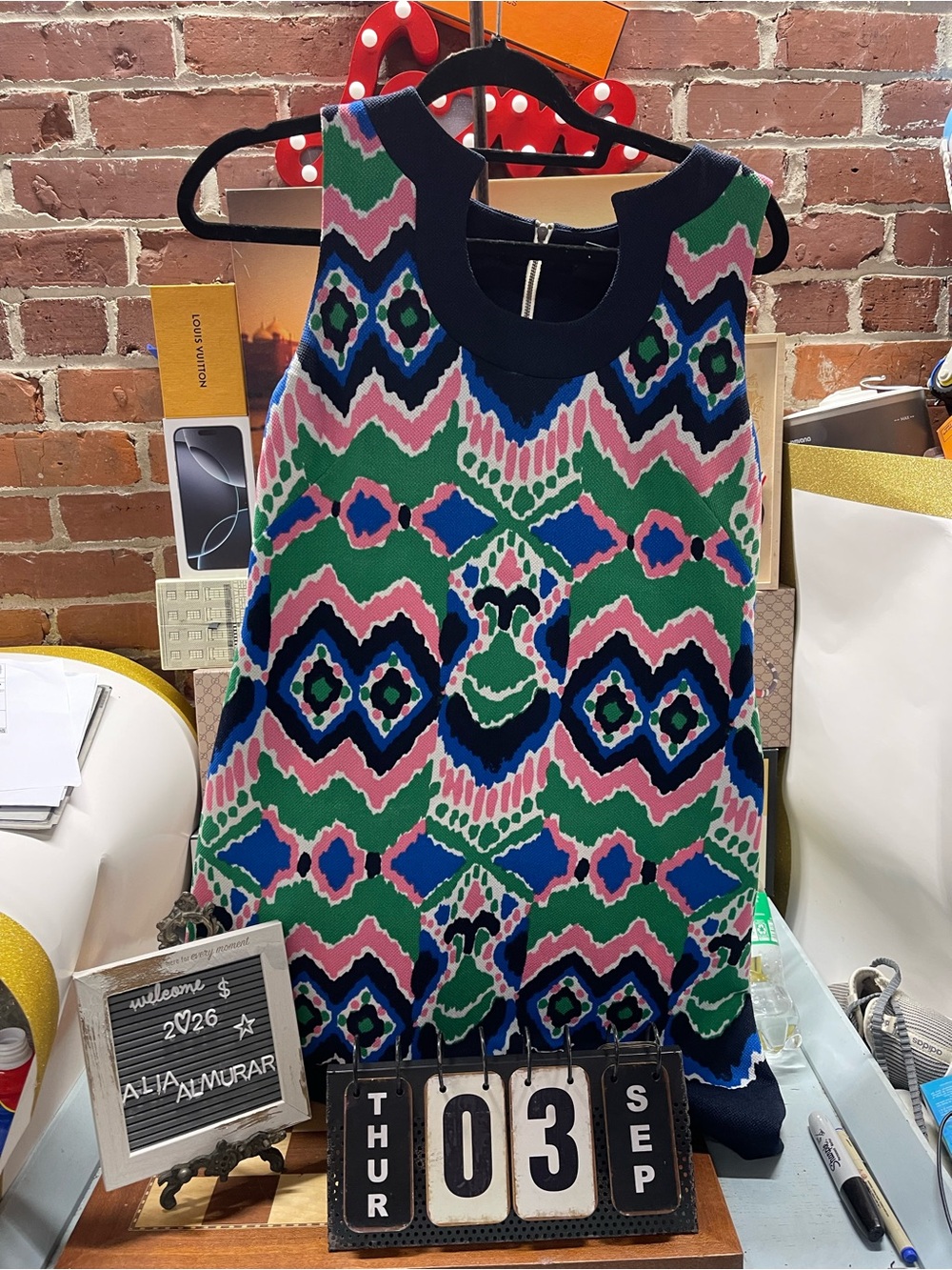 Gabby Skye sleeveless knee-length shift dress